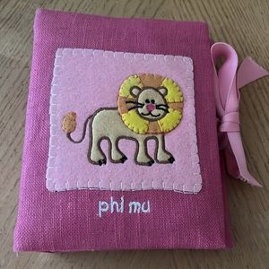 Vintage Phi Mu Photo Album 🦁🎀